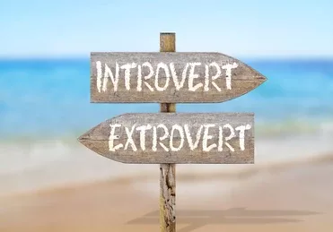 Introvertis, extravertis et télétravail : dépasser la caricature pour mieux comprendre nos besoins